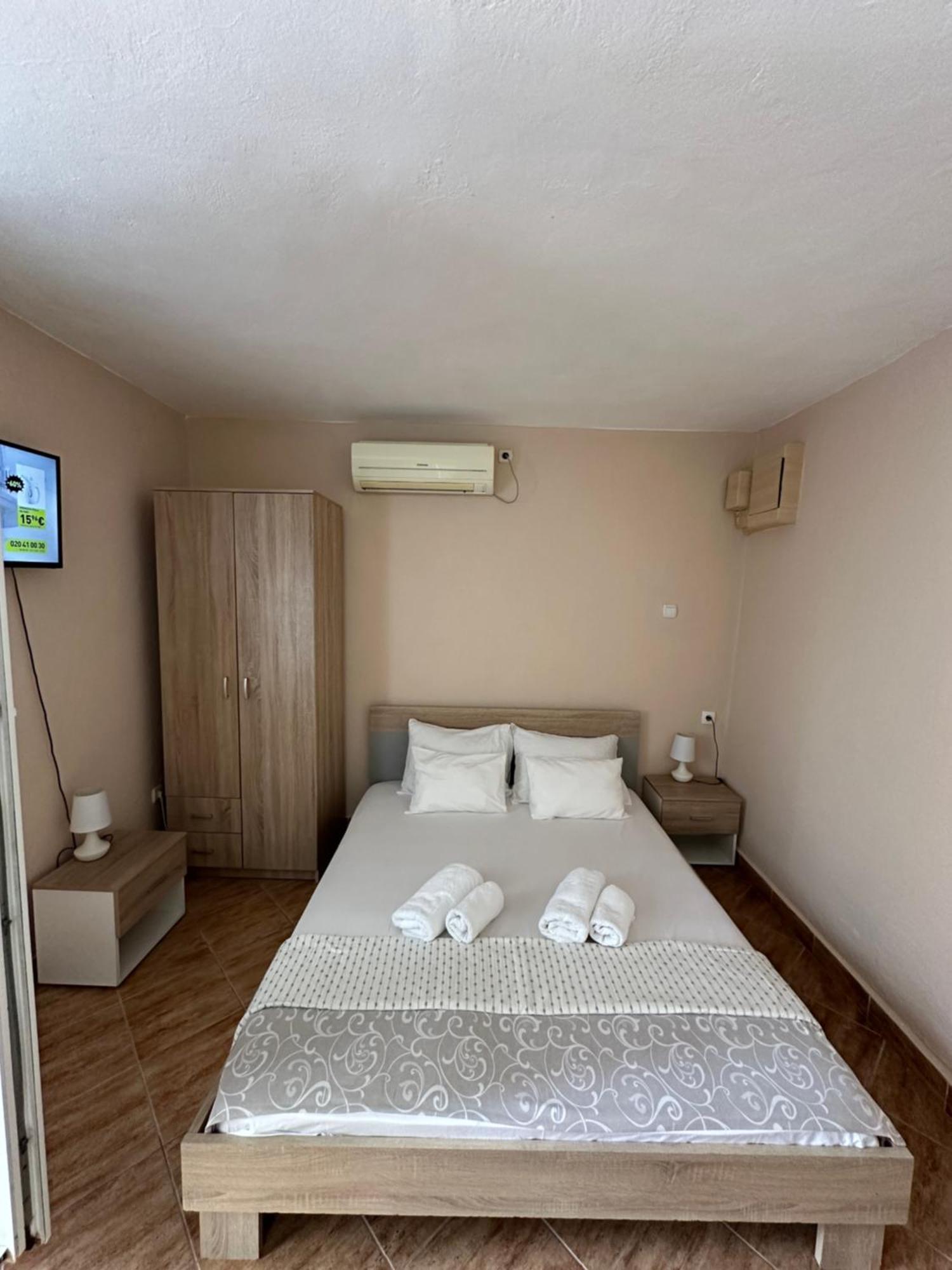 Apartman Nina Risan Exterior foto