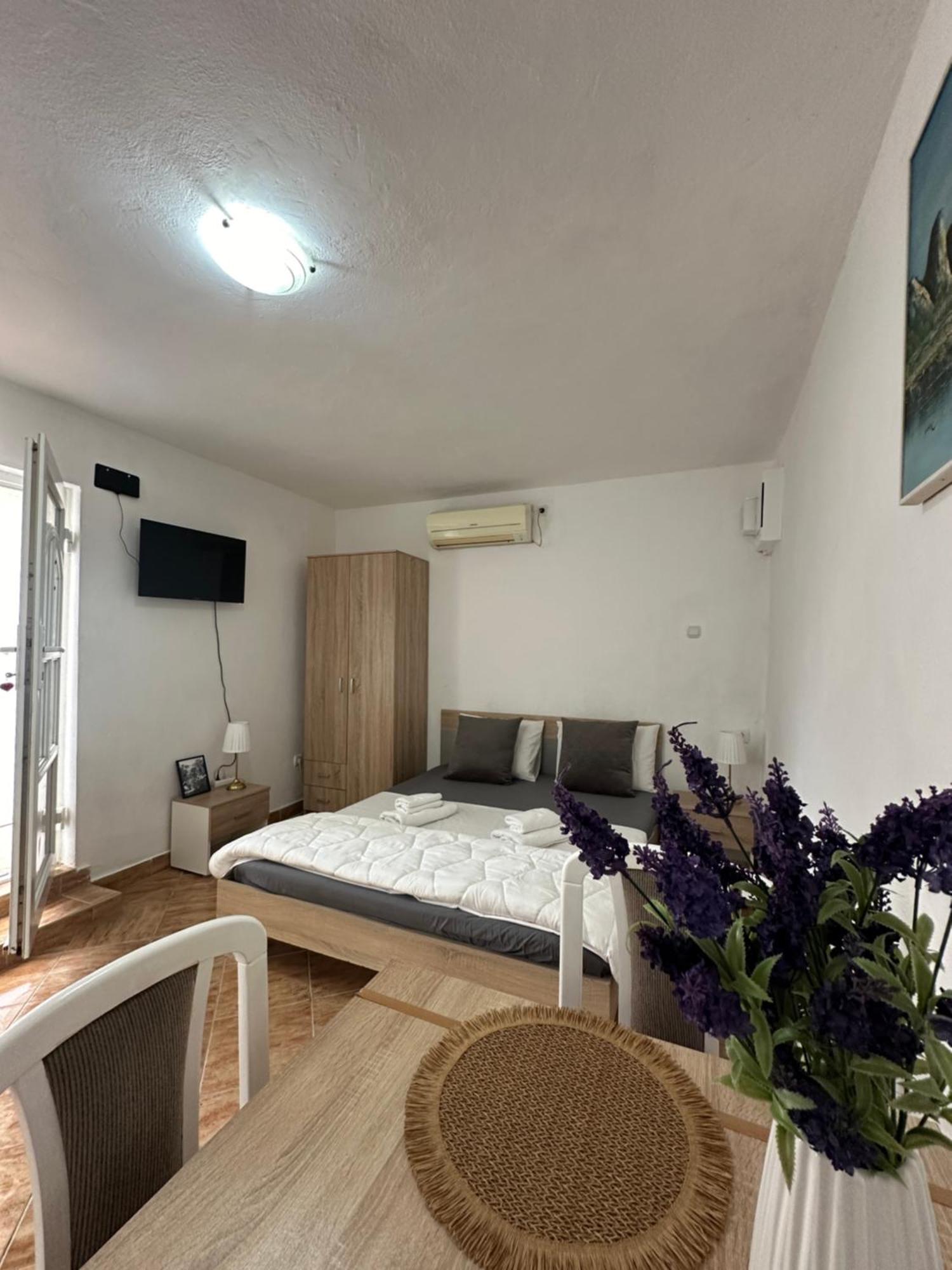 Apartman Nina Risan Exterior foto